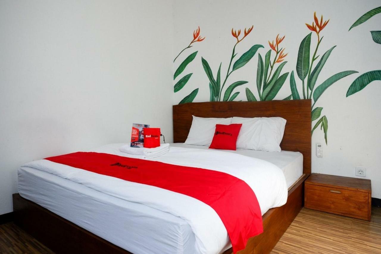 Reddoorz @ Jalan Raya Semat Canggu BALI Bagian luar foto