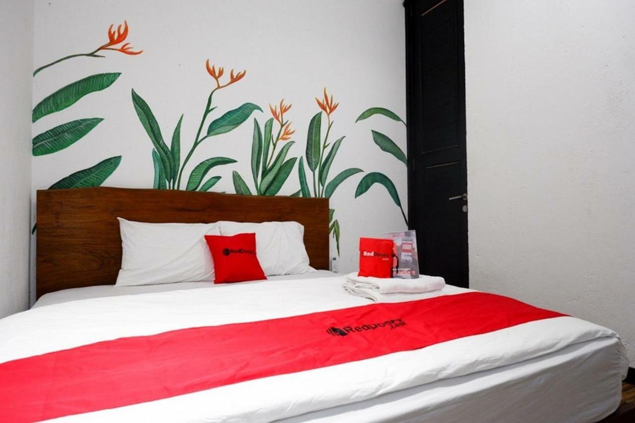 Reddoorz @ Jalan Raya Semat Canggu BALI Bagian luar foto
